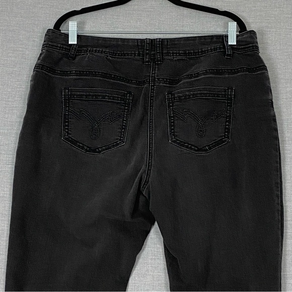 Penningtons Straight Fit Black Jeans Women's Plus Sz 16 Mid Rise 2 Button Waist - Picture 4 of 11